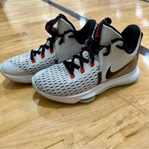 Lebron Witness V | Nike | size 8